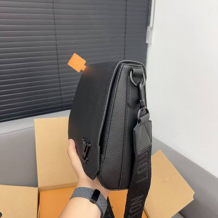 Мужская сумка  Мессенджер Louis Vuitton Takeoff чооовіча сумка луі