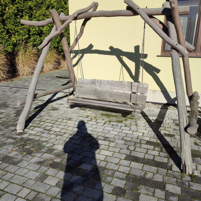 Huśtawka dębowa z bali .