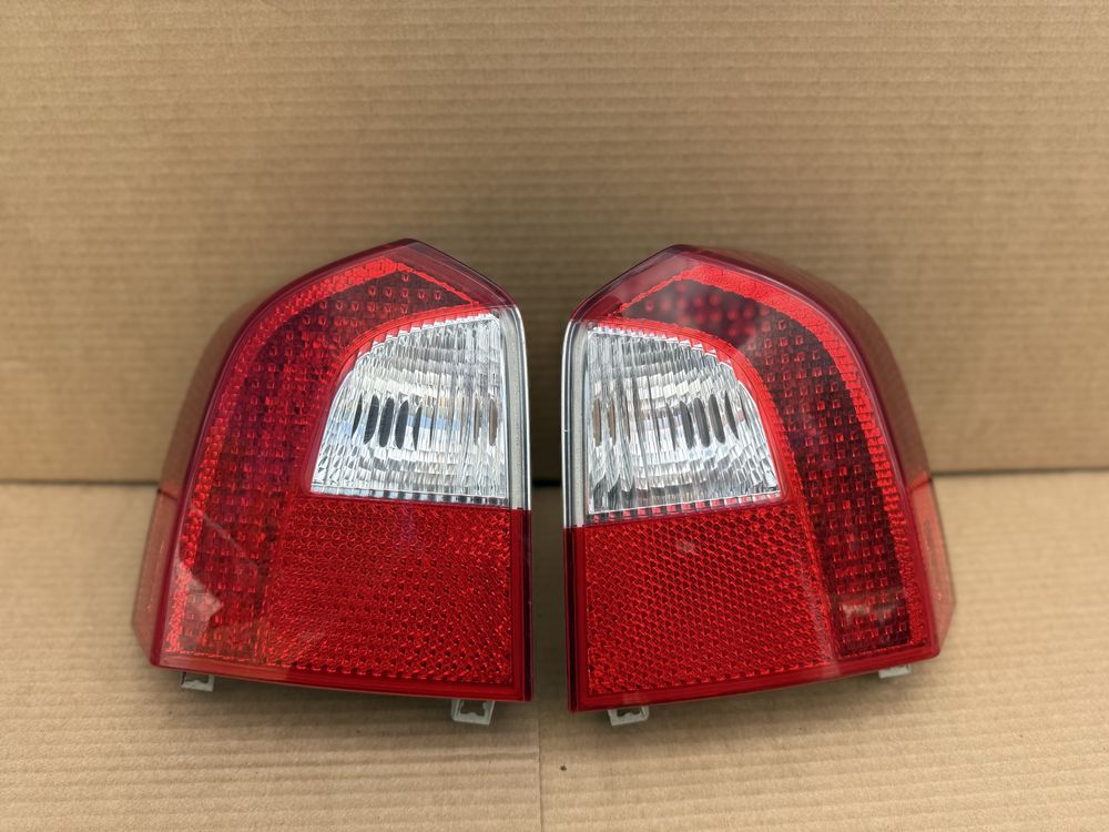 Volvo V70 XC70 lampa tył tylna lewa prawa 07-13