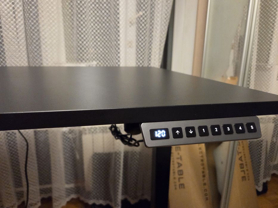 Стіл з регульованою висотою E-Table чорний 120×675 (стан відмінний)
