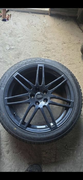 Felgi AUDI z oponami zimowymi  19" stan bdb