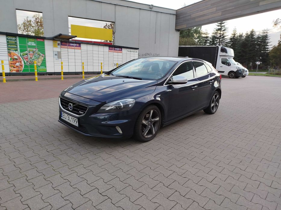 VOLVO V40 T3  2013 r. 1.6 benzyna,150 KM w pakiecie R-DESIGN - krajowe