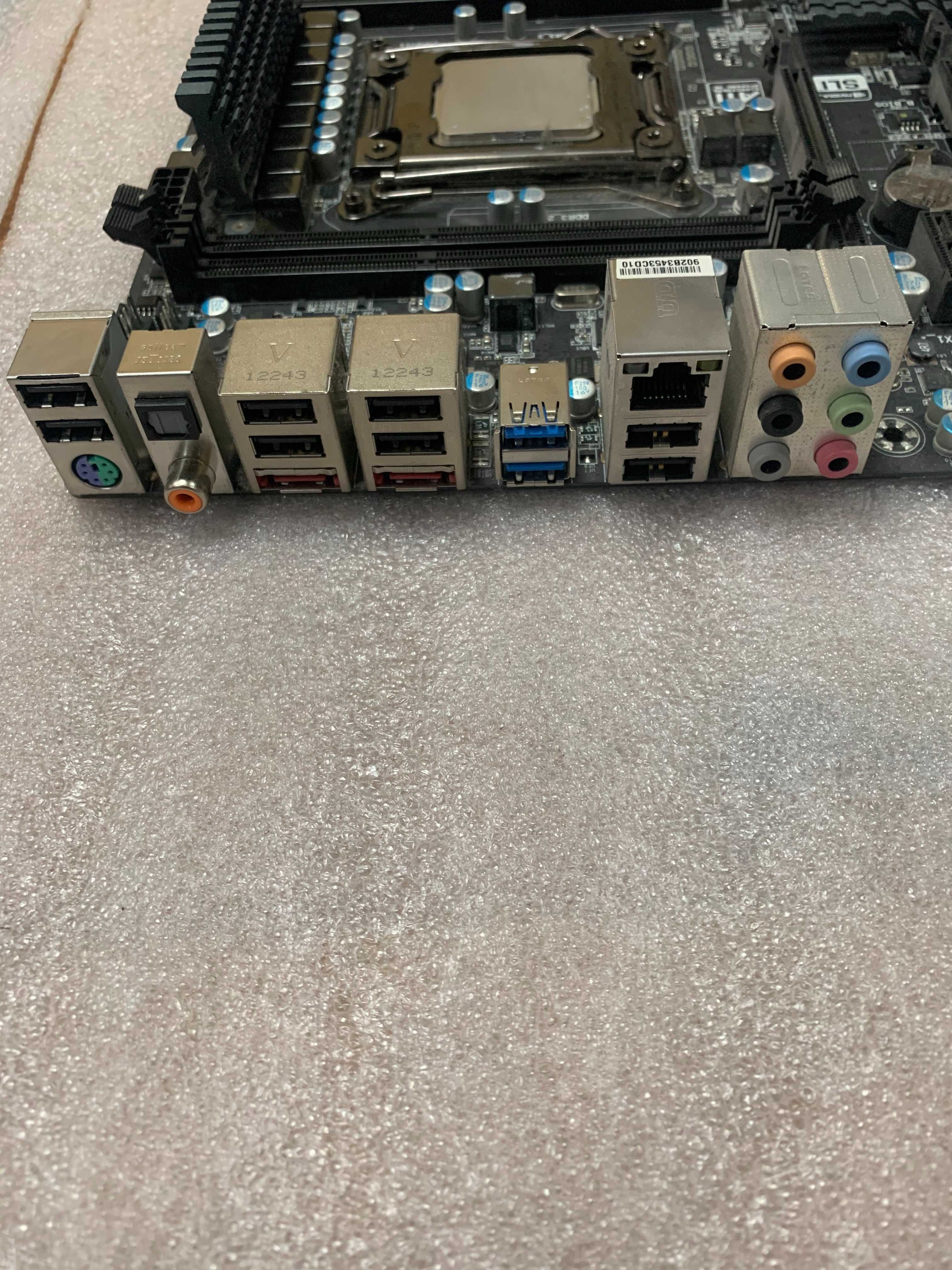 Материнська плата Gigabyte  GA-X79-UD3  в наборі