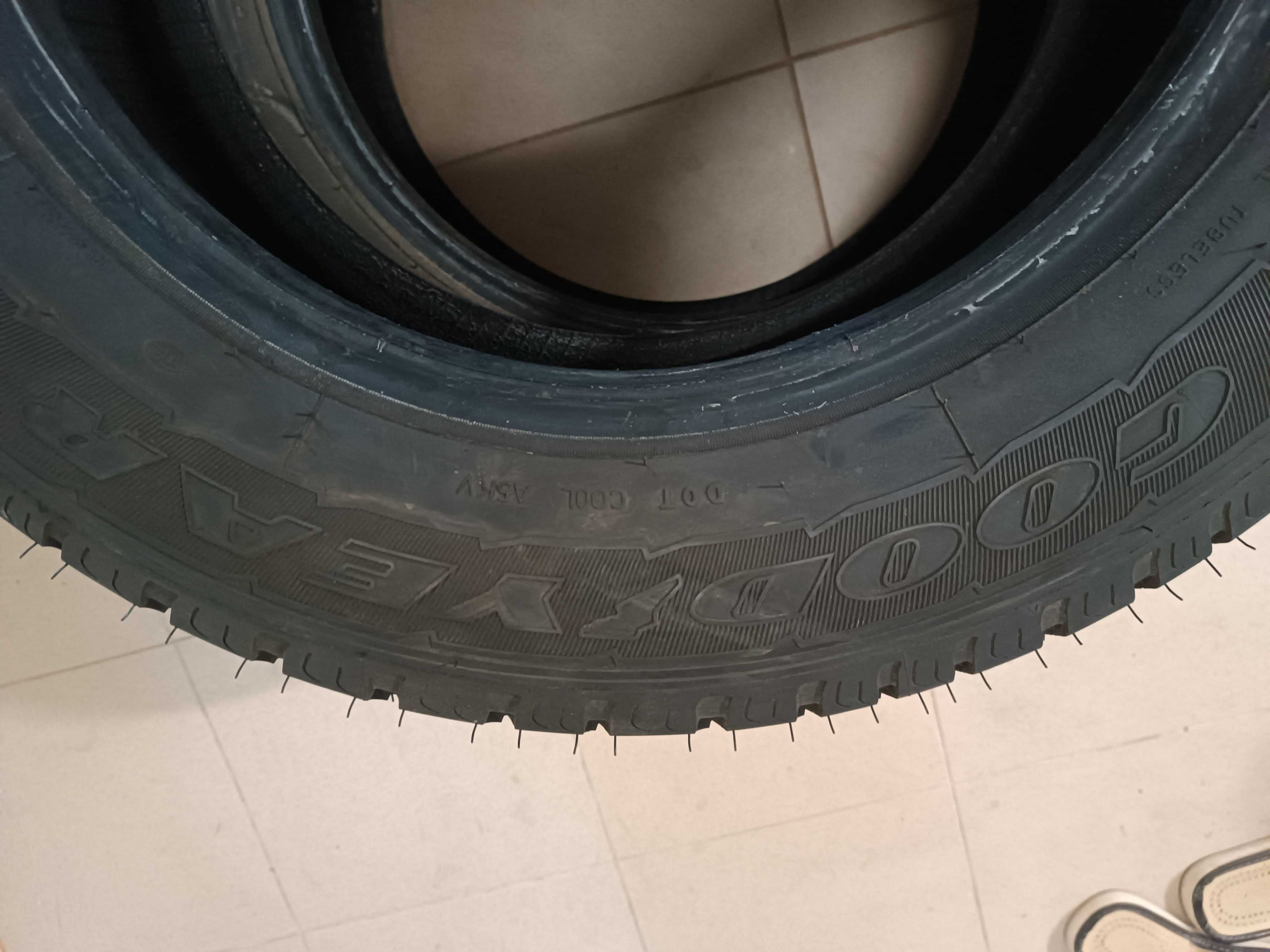 opony  215/65/16C  Goodyear