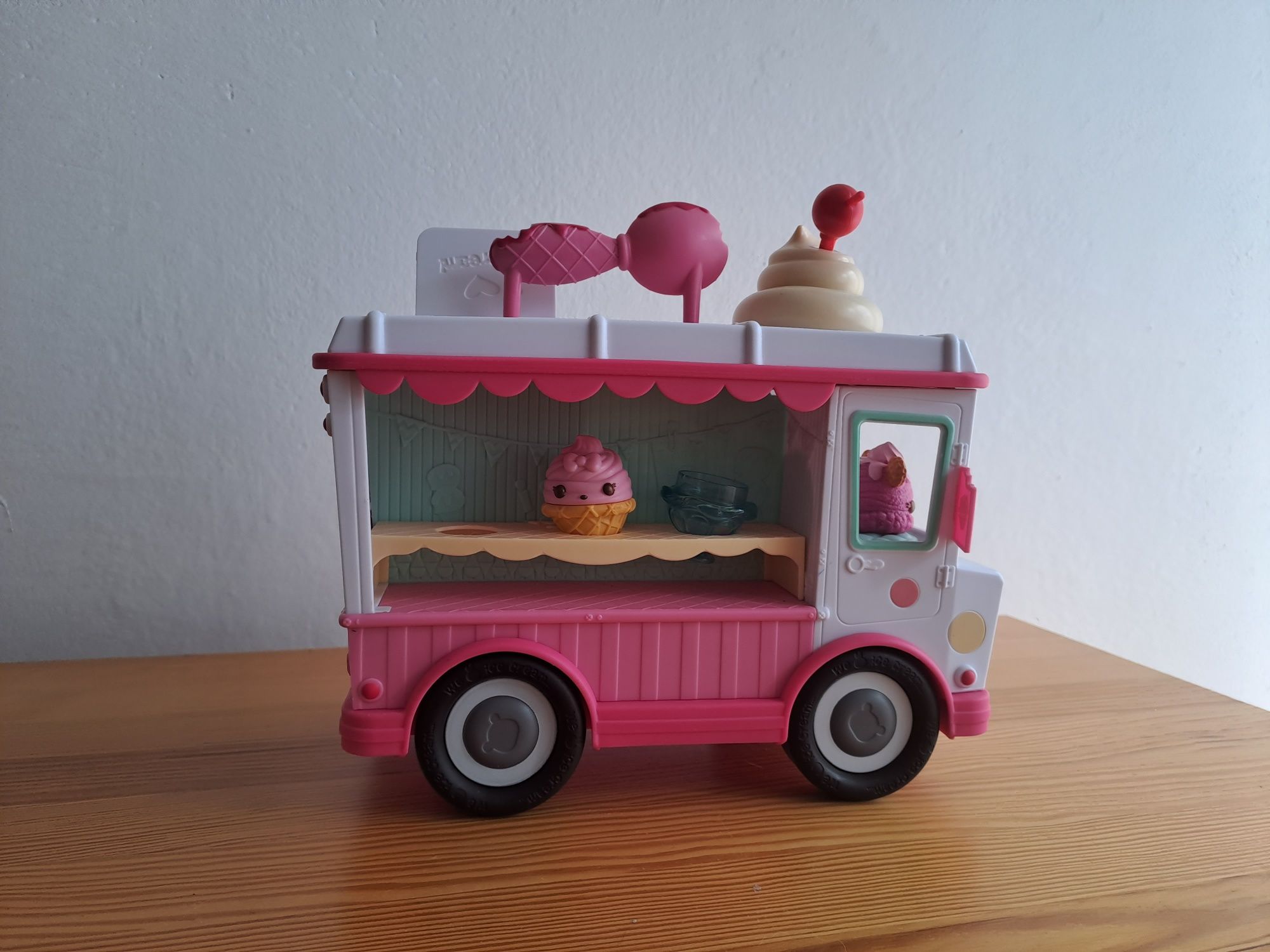 Samochodzik NUM NOMS