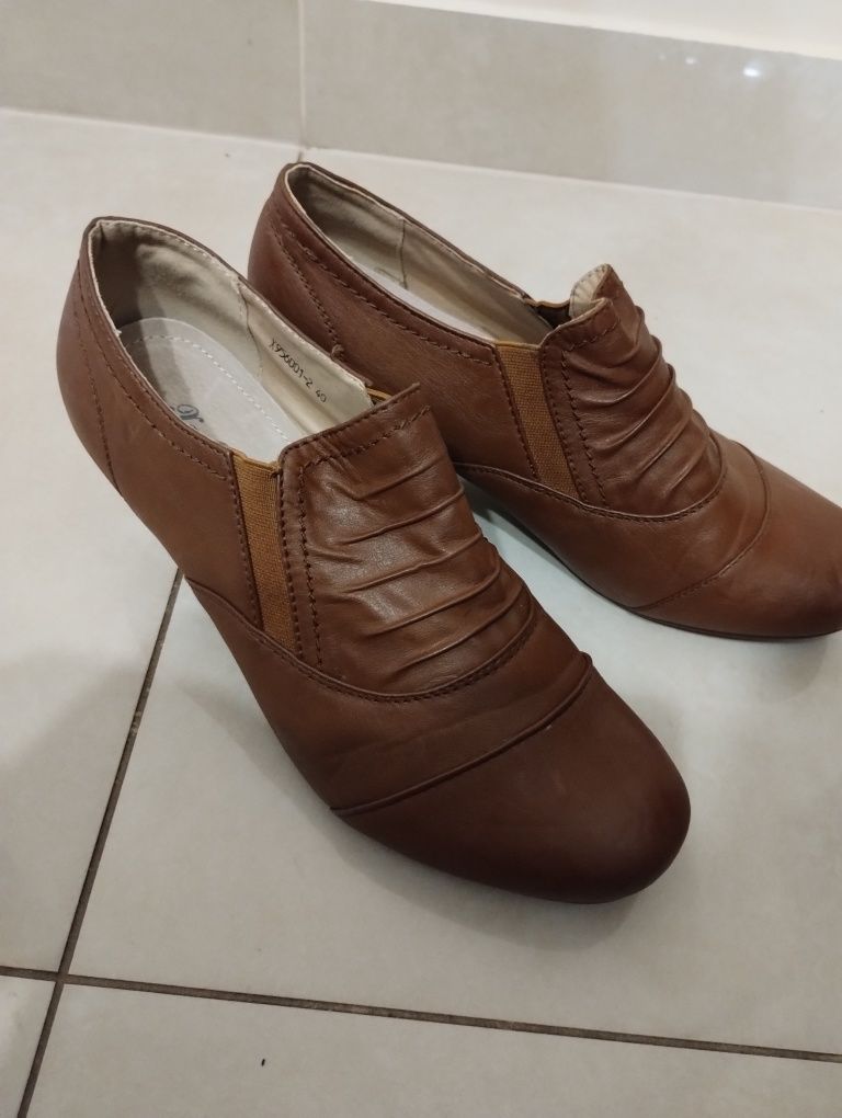 Buty półbuty czółenka rozmiar 40