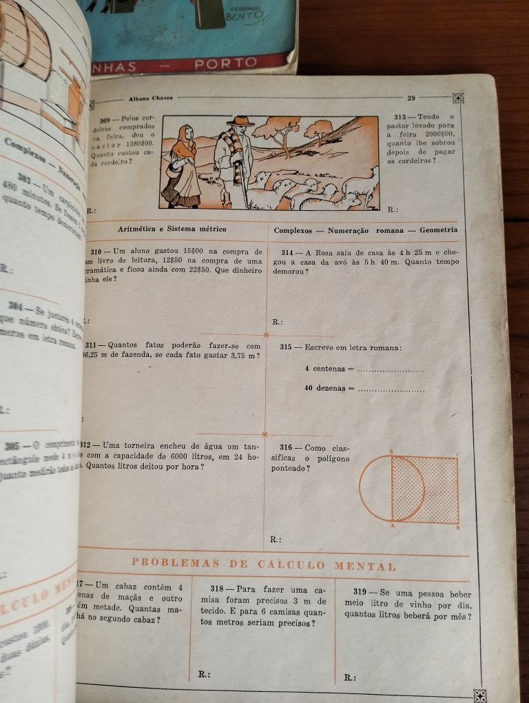 Três antigos livros de exercícios escolares
