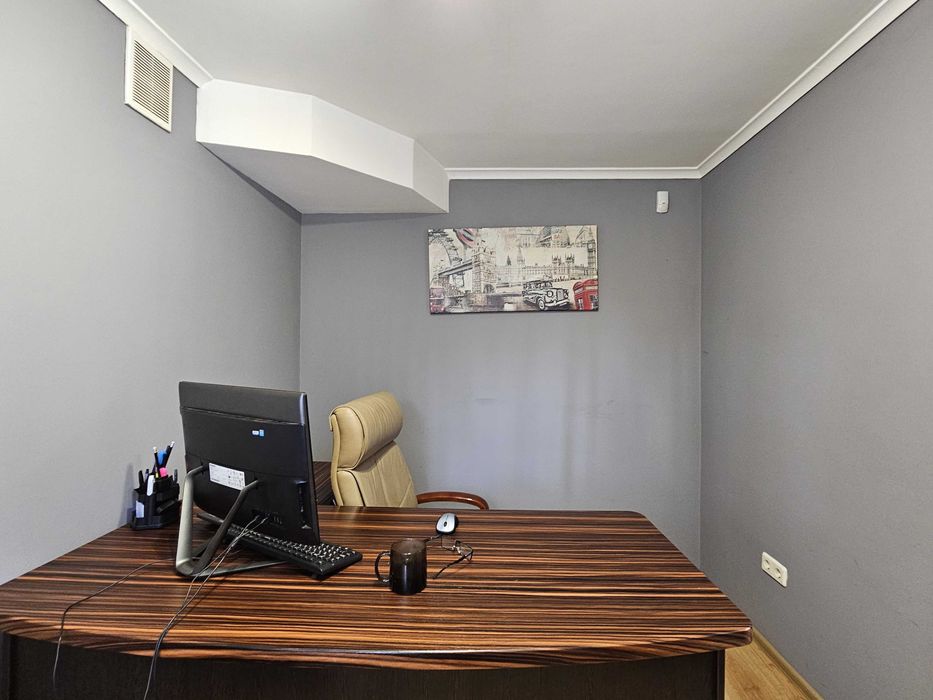 Продам 1 кім. квартиру-офіс на пр. Науки (Гагаріна), червона лінія.