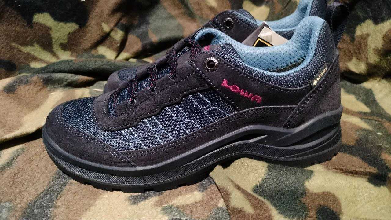 Треккинговые ботинки Gore Tex . Lowa