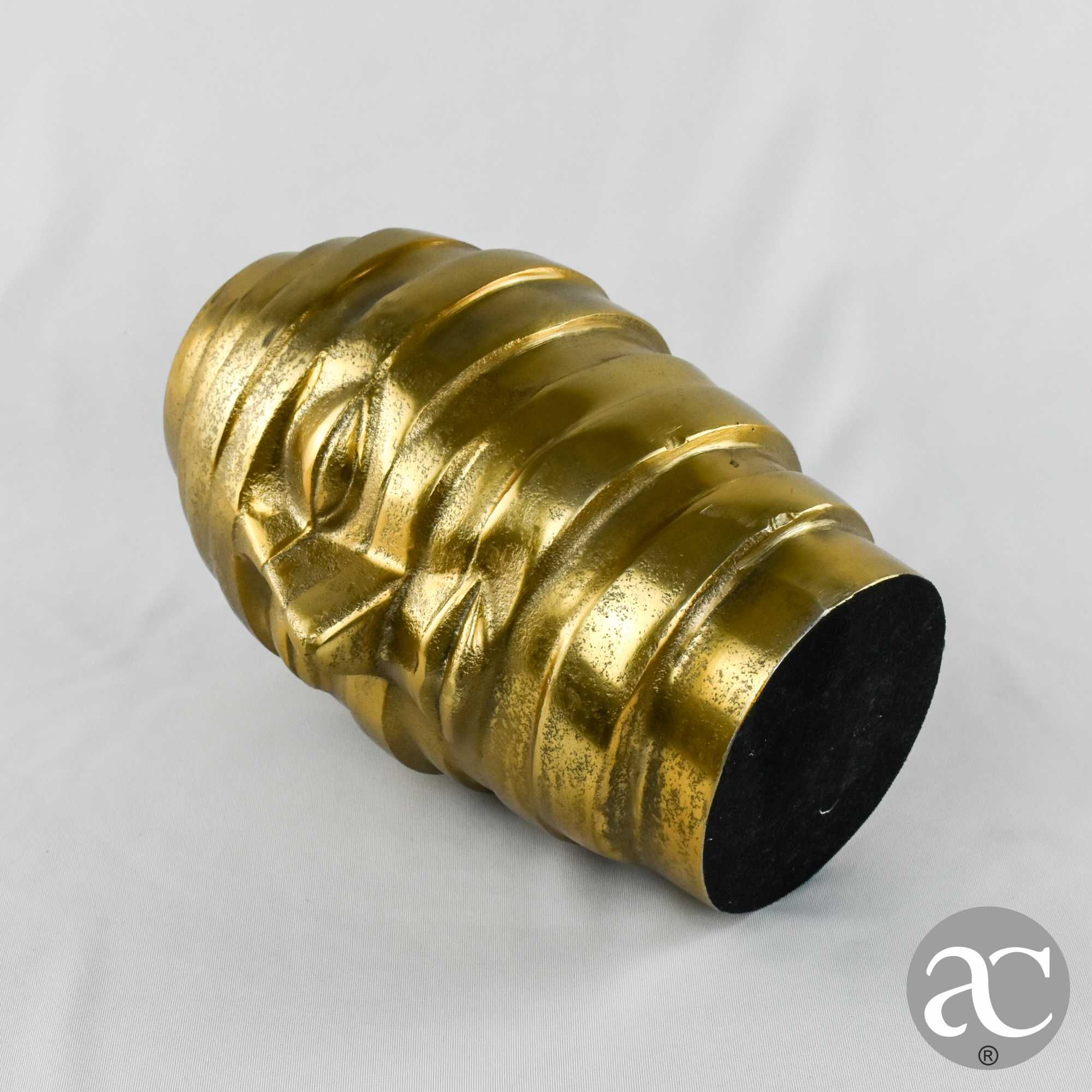 Jarra em metal dourado em forma de rosto