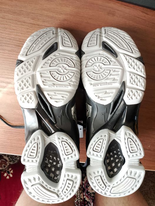 Кроссовки Mizuno (нові)