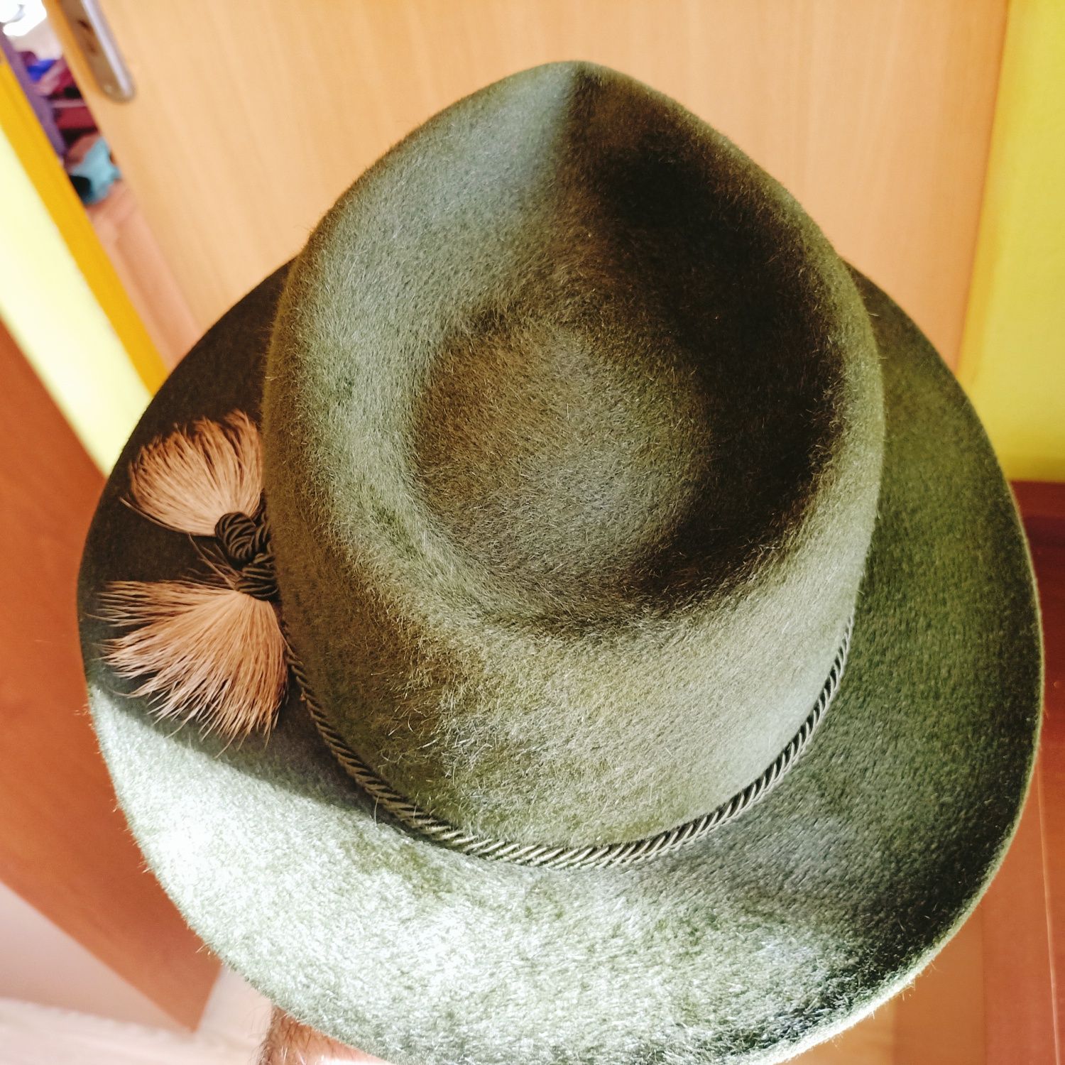 Kapelusz typu fedora z chwostem. Rozmiar 57 .