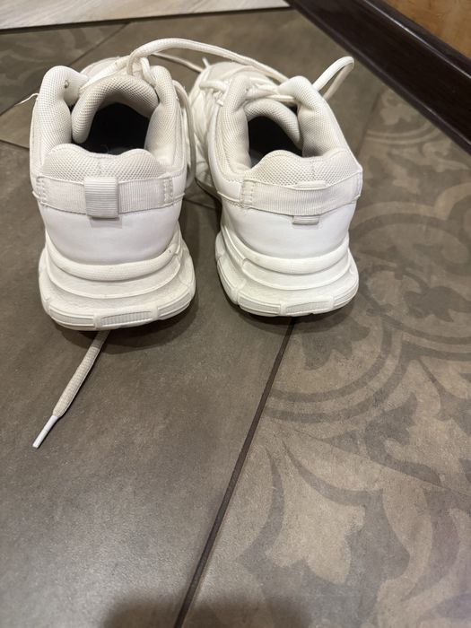 Кросівки на дівчинку