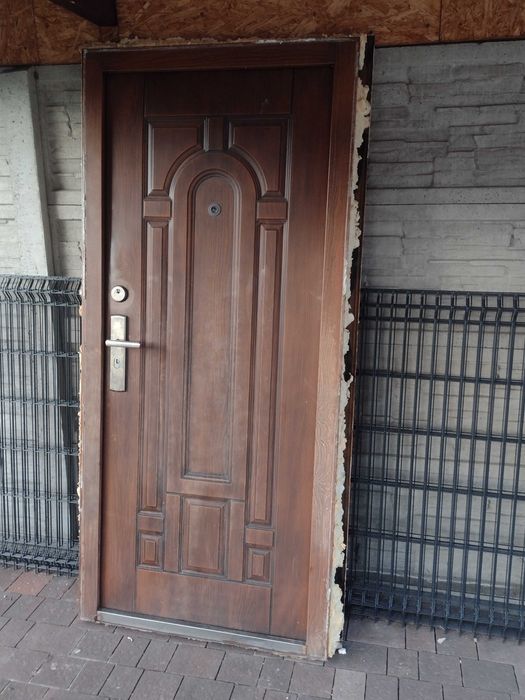 Sprzedam drzwi wejściowe zewnętrzne