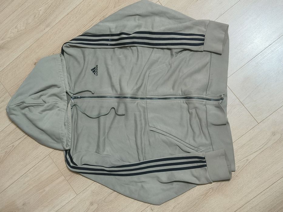 Зіпка Adidas хакі , карний тайп на тілі