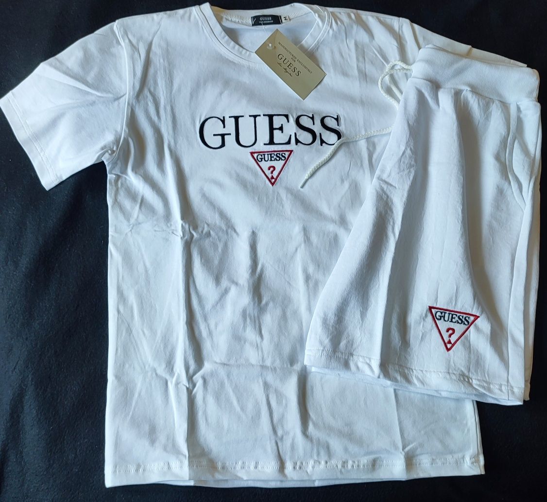 Conjunto Guess - T-shirt e calção