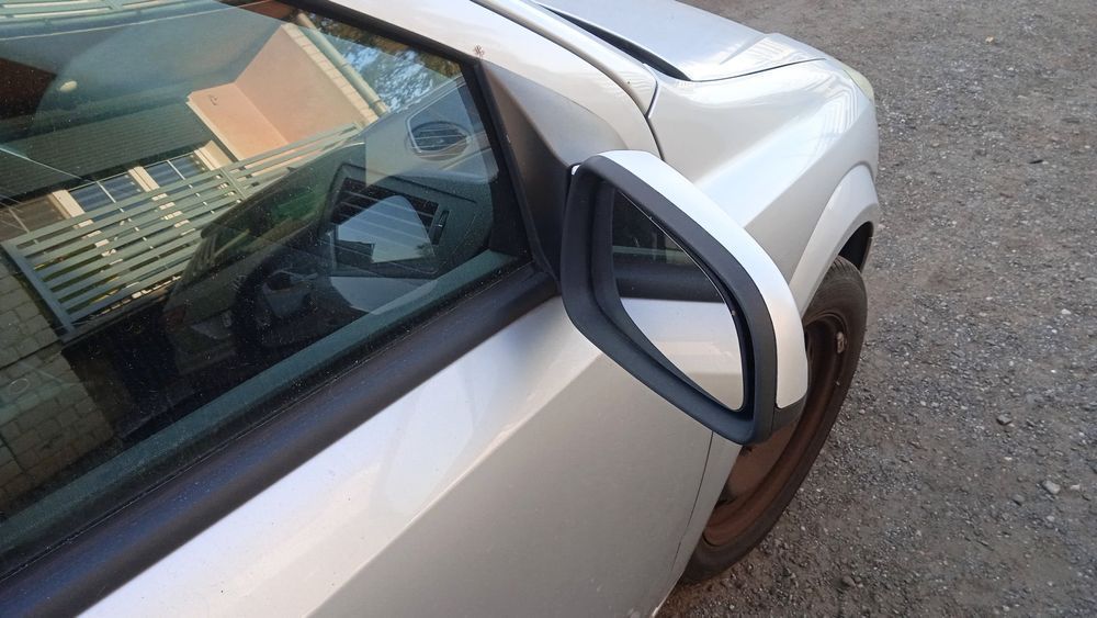 Lusterko zewnętrzne prawe Opel Astra III H GTC 3D lak. Z157
