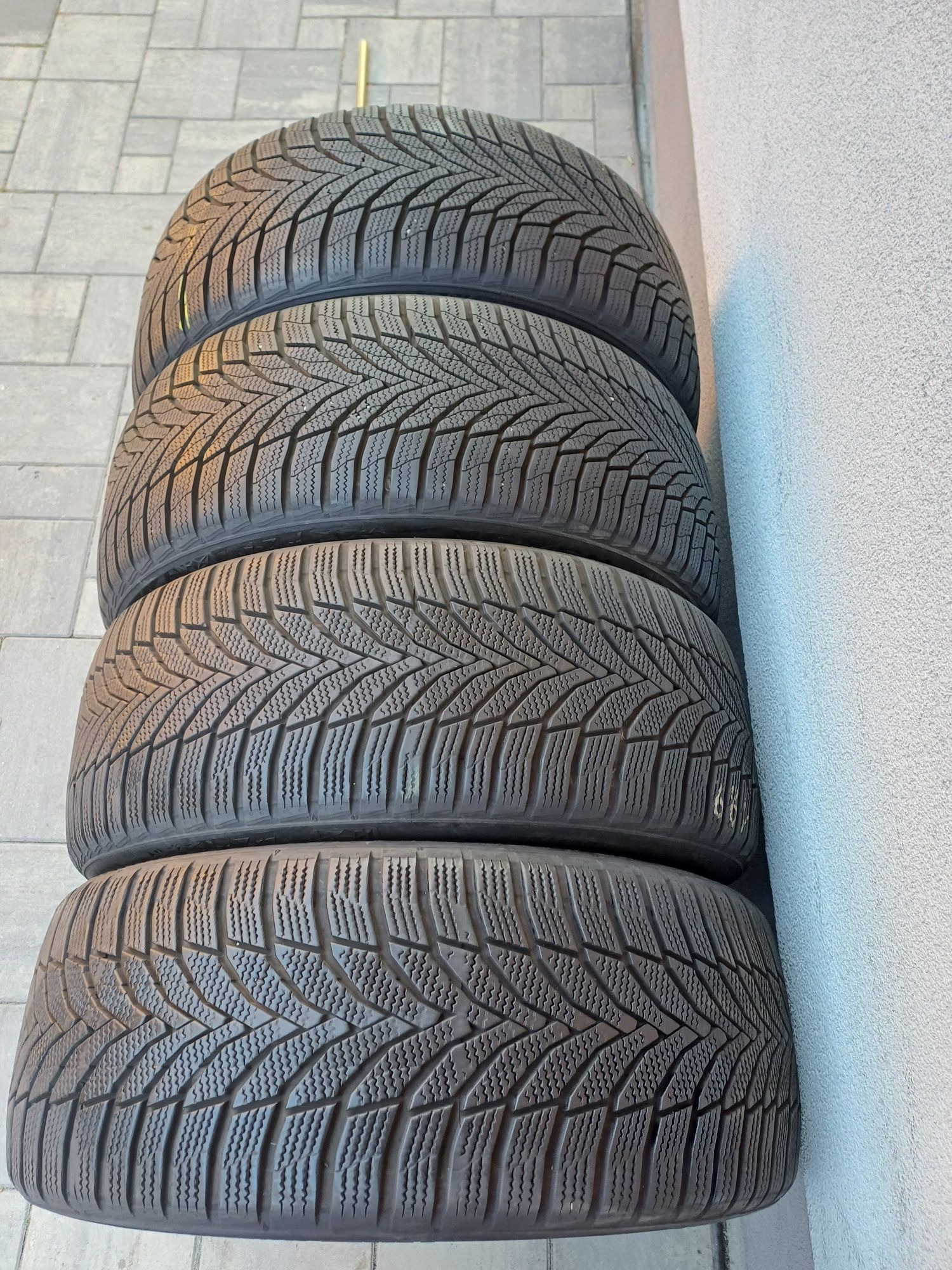 235/45R18 98V zimowe Nexen
