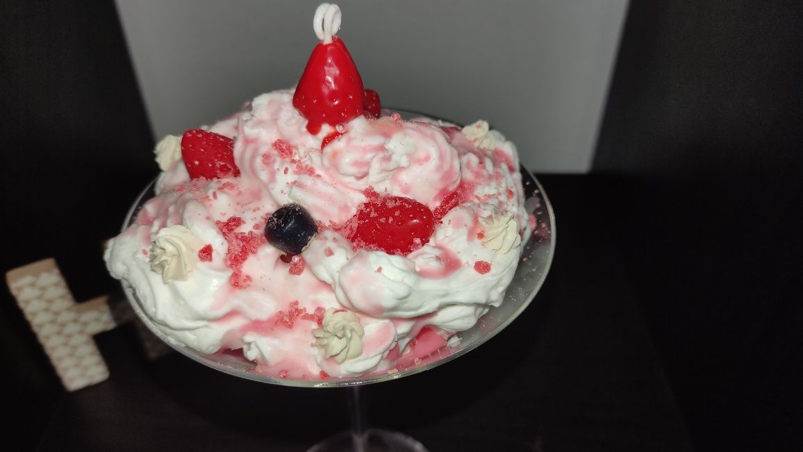 Vela artesanal aromática Frutos do bosque com chantilly