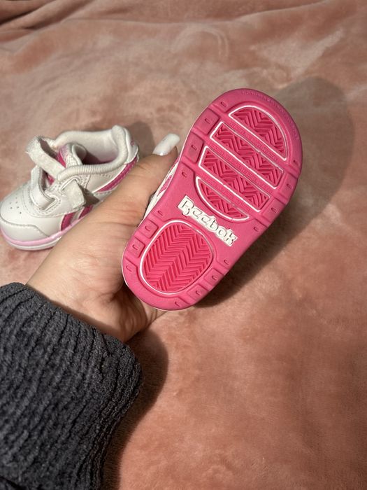 Продам дитячі кросівки reebok