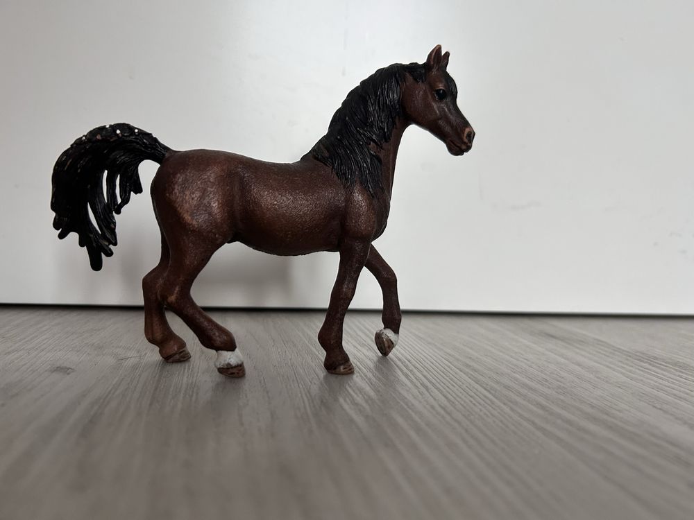 Figurka konik arabski SCHLEICH brązowy