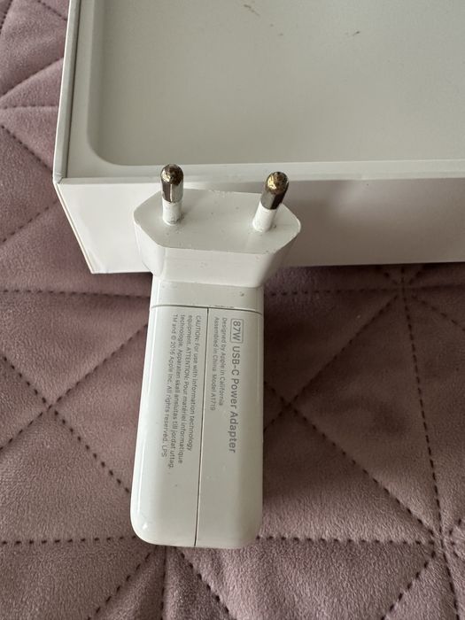 Оригінальне зарядне для MacBook Pro (2019)