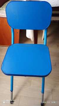 Дитячий столик із стільцем.