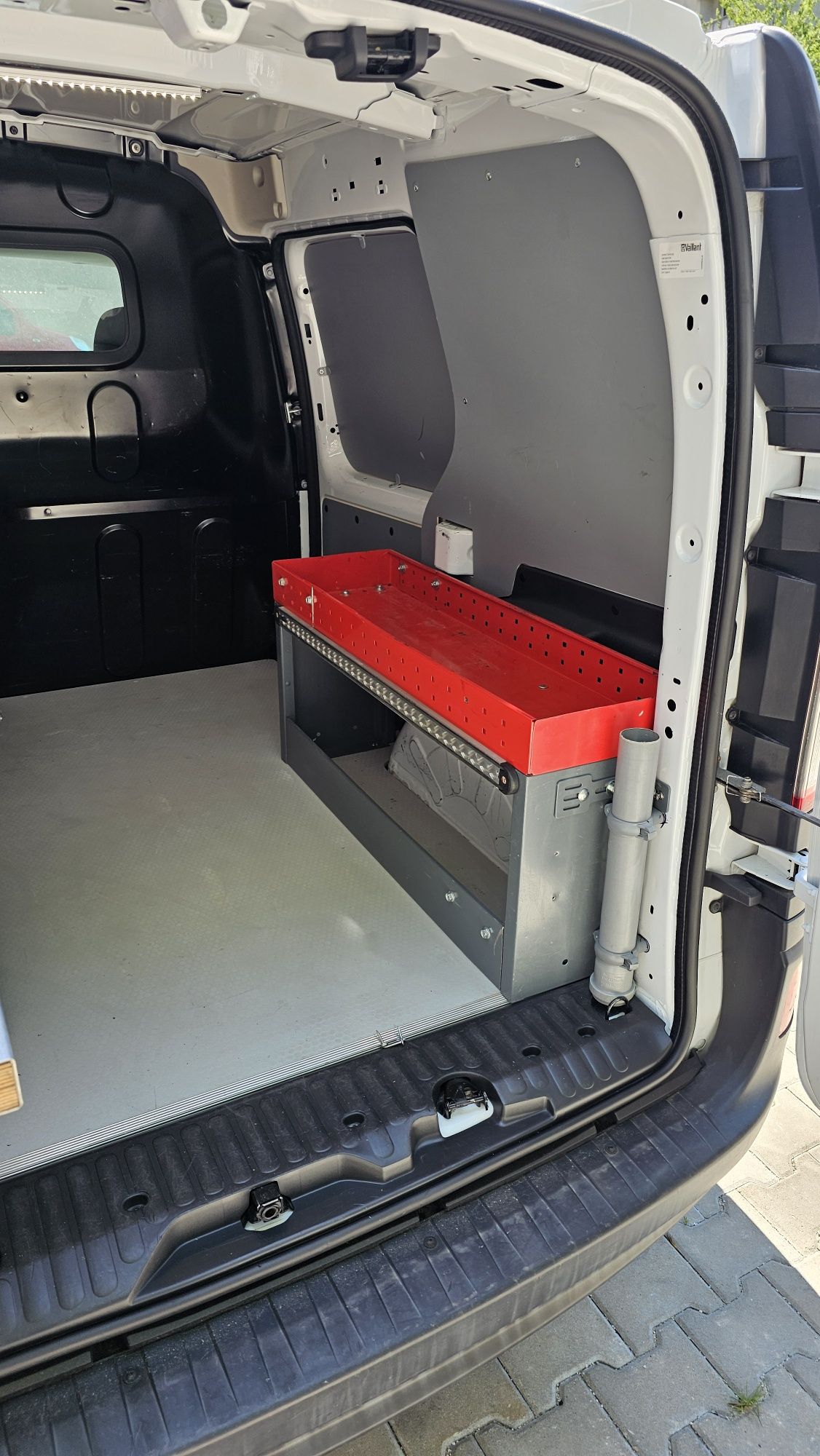 Zabudowa warsztatowa Wurth Renault Kangoo L1