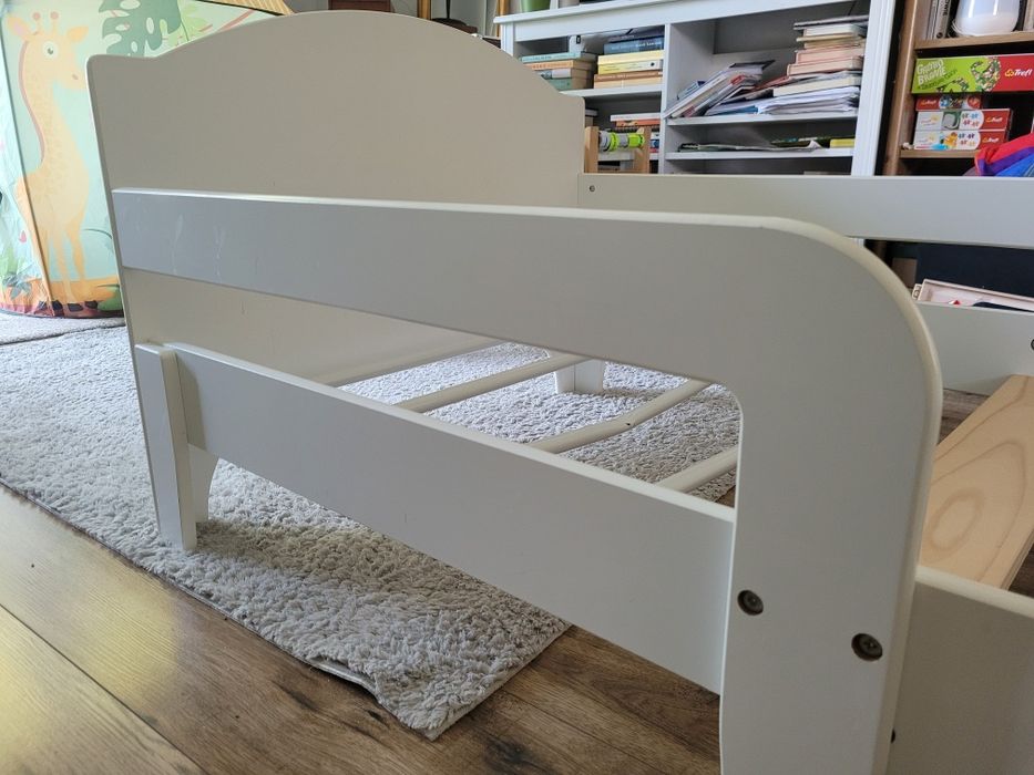 Łóżeczko białe dla dziecka 145 x 77 cm