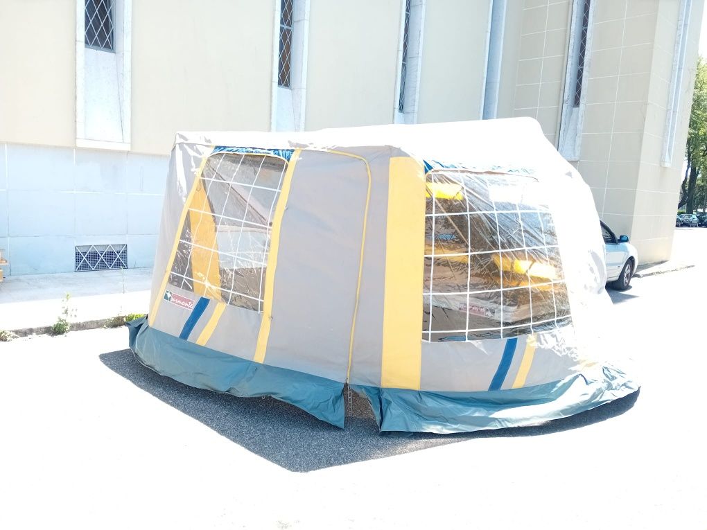 Atrelado tenda com 2 quartos e sala