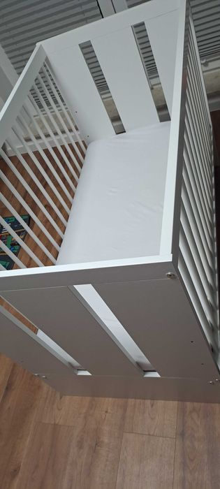 Łóżeczko dziecięce z materacem