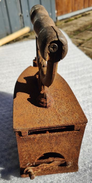 Stare żelazko na węgiel