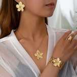 Colar + Pulseira + Brincos + Anel Flores Dourado Novo