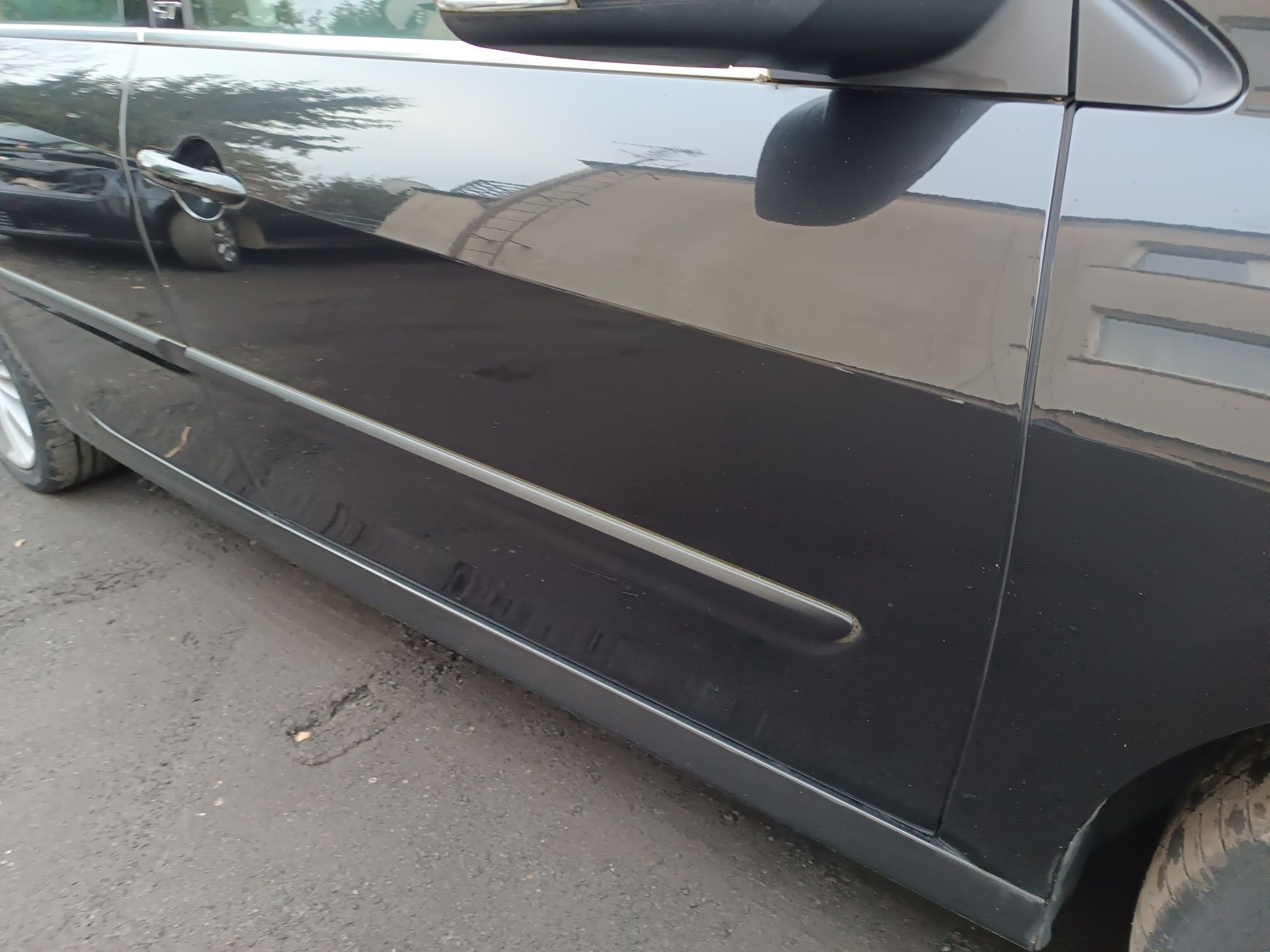 Renault Laguna 3 III - Drzwi przód przednie prawe kpl. NV676 Eur