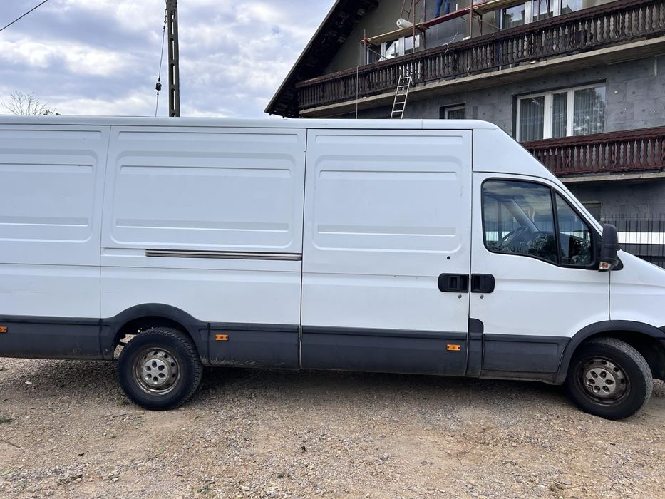 Wynajem duży bus Iveco Daily L4H2 blaszka, dostawczak
