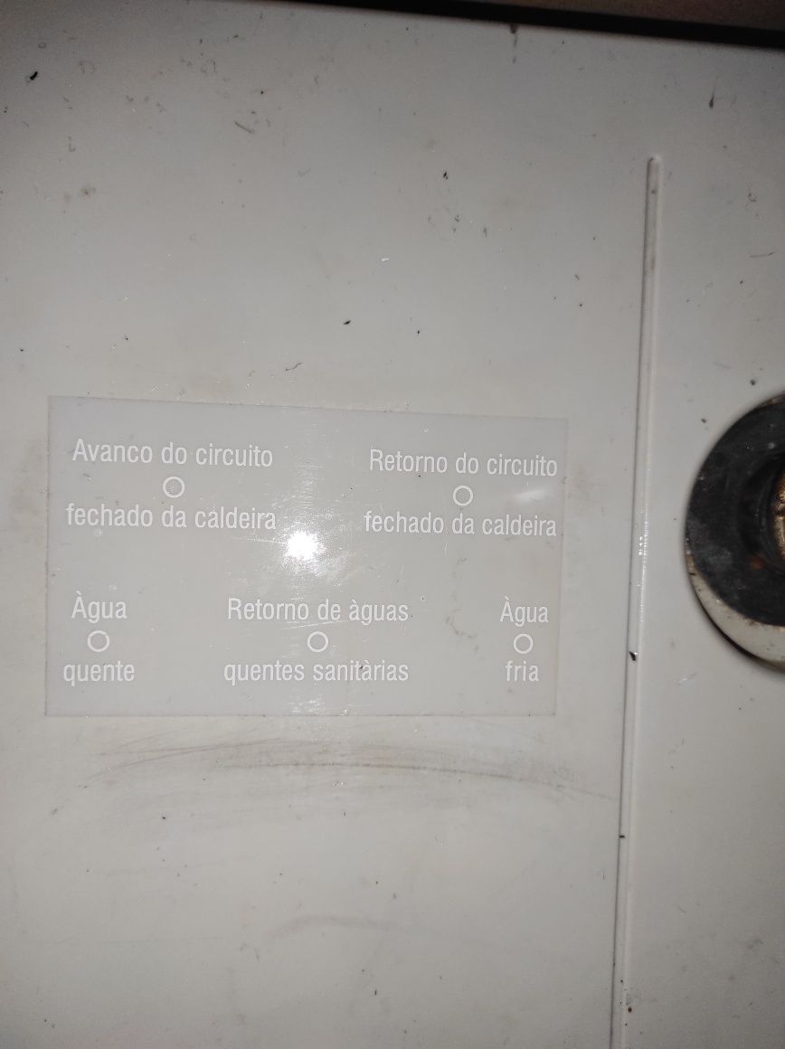Deposito auxiliar de água quente