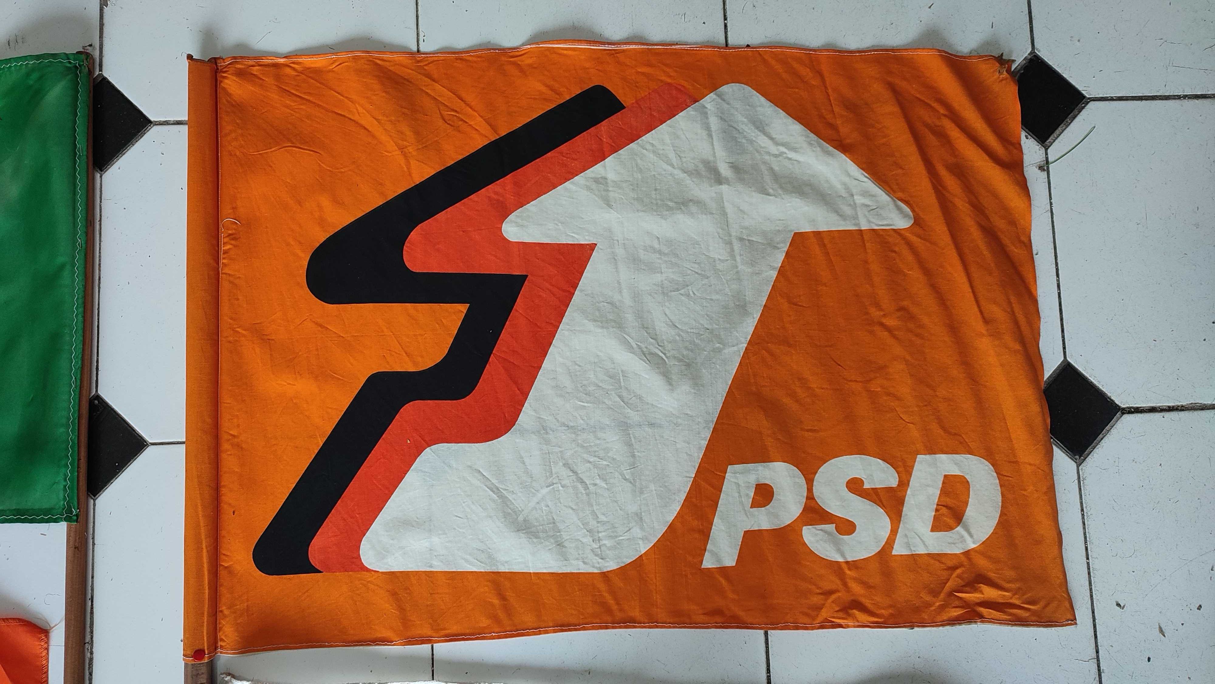 4 Bandeiras Politicas em pano antigas