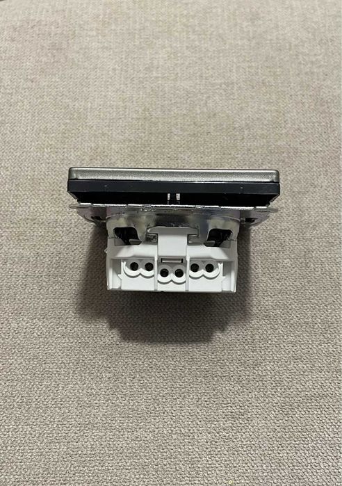 Розетка Schneider Merten D-Life