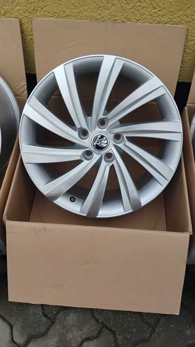Felgi Skoda 18 Octavia IV 5E3 ET48 7,5J VW 5x112