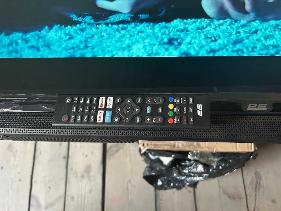 Широкоформатный LED телевизор с HDMI и audio 43 дюймов 2E 2E-43A06L