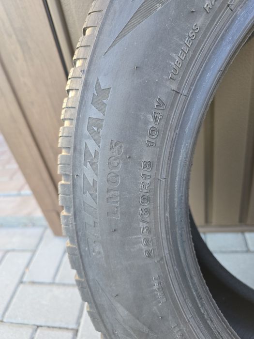 Komplet opon zimowych Bridgestone używanych rok prod. 2021,rozm.225/60