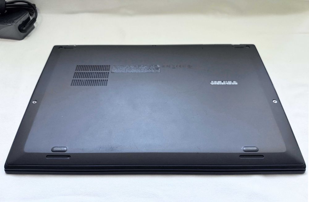 Lenovo Thinkpad X1 Carbon 5th Gen 14" WQHD/i7-7500U/8Gb RAM/256Gb SSD
