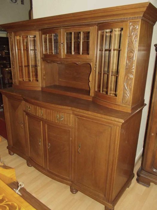 Dębowy pięknie przeszklony kredens z lat 30-tych XX w.