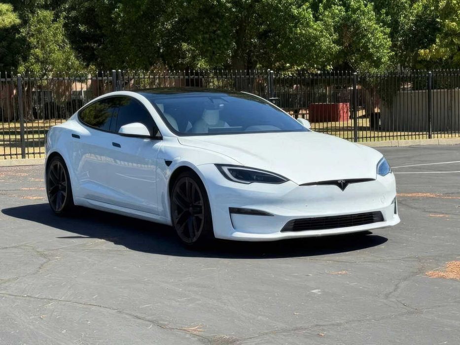 Tesla Model S      2022
