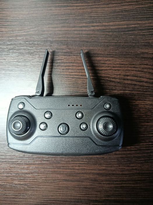 E88 Дрон з подвійною камерою — якісна зйомка та стабільний політ!