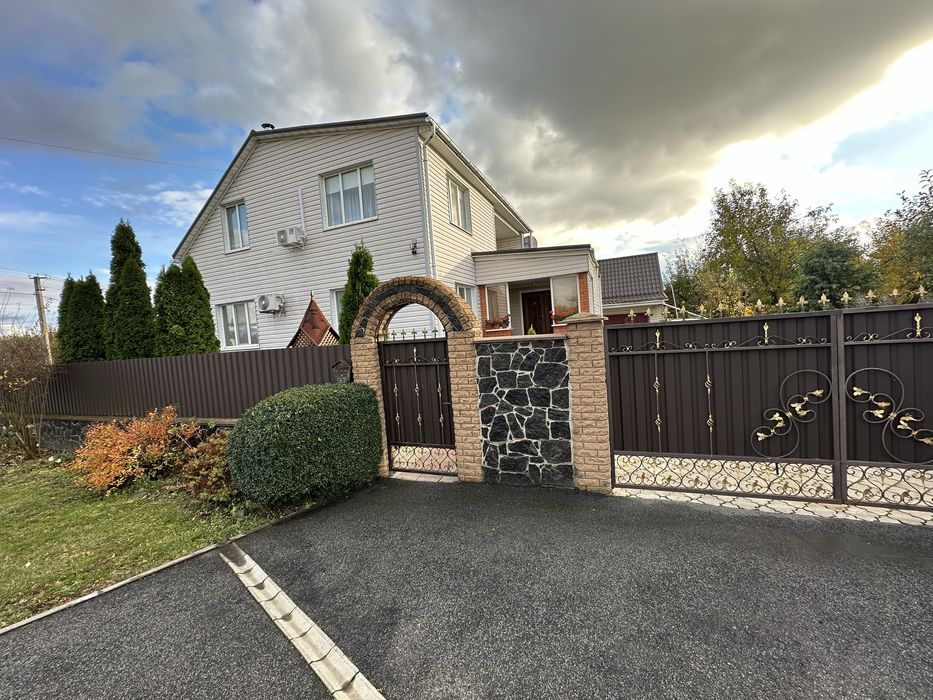 Продаж 2 поверхового будинку ділянкою 24 сотки, 138кв.м