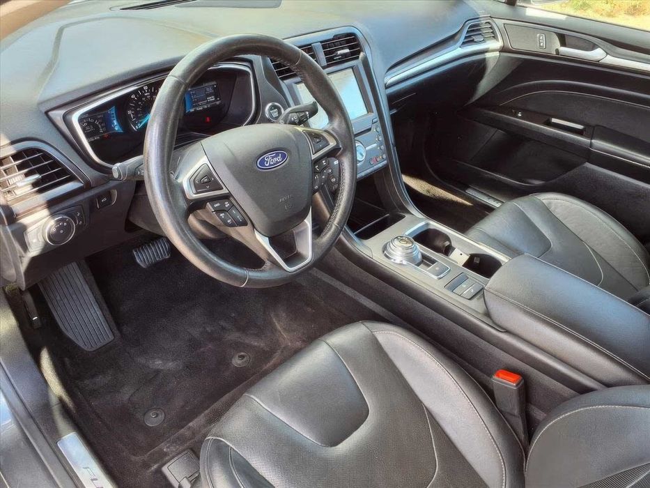 Ford Fusion Hybrid Titanium      2020