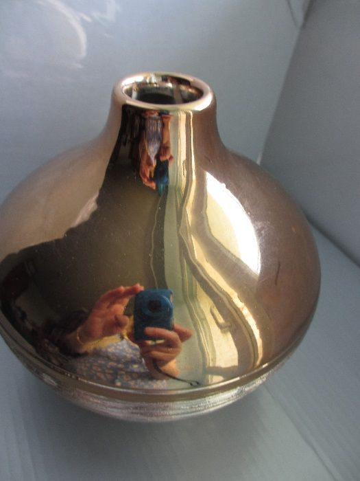 Стильная интерьерная ваза с зеркальным покрытием- оригинальный подарок