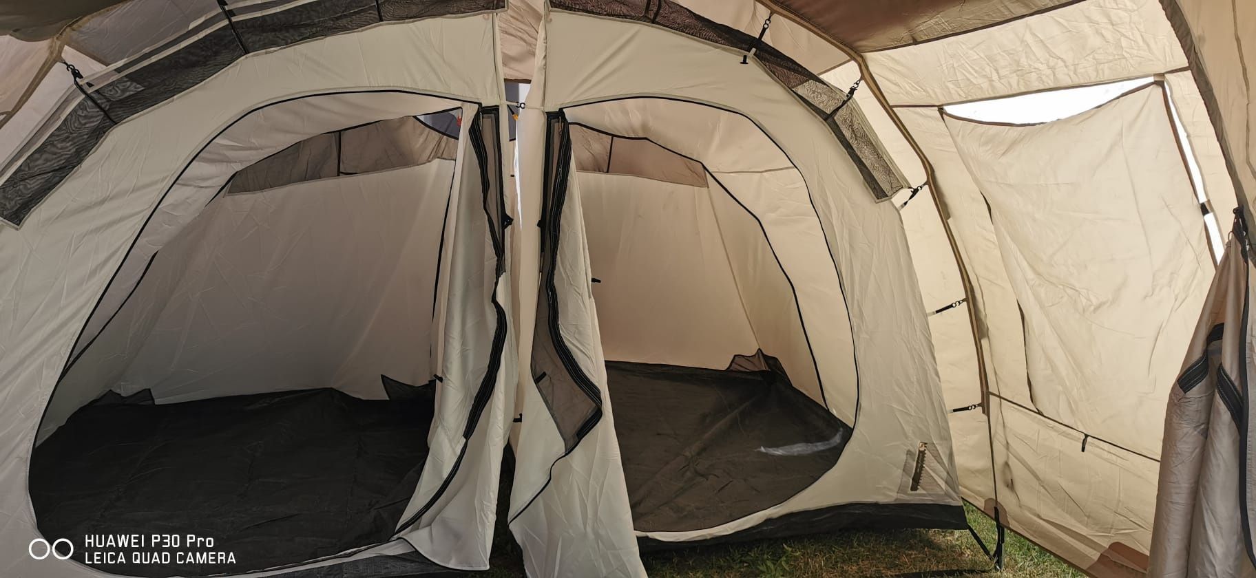 Tenda de campismo Quechua para 6 pessoas.