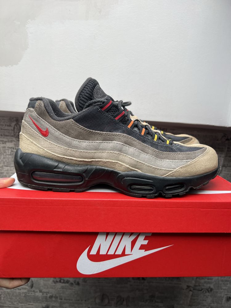 Buty Nike Air Max 95 Off Noir/University Red/Rattan Topography 44